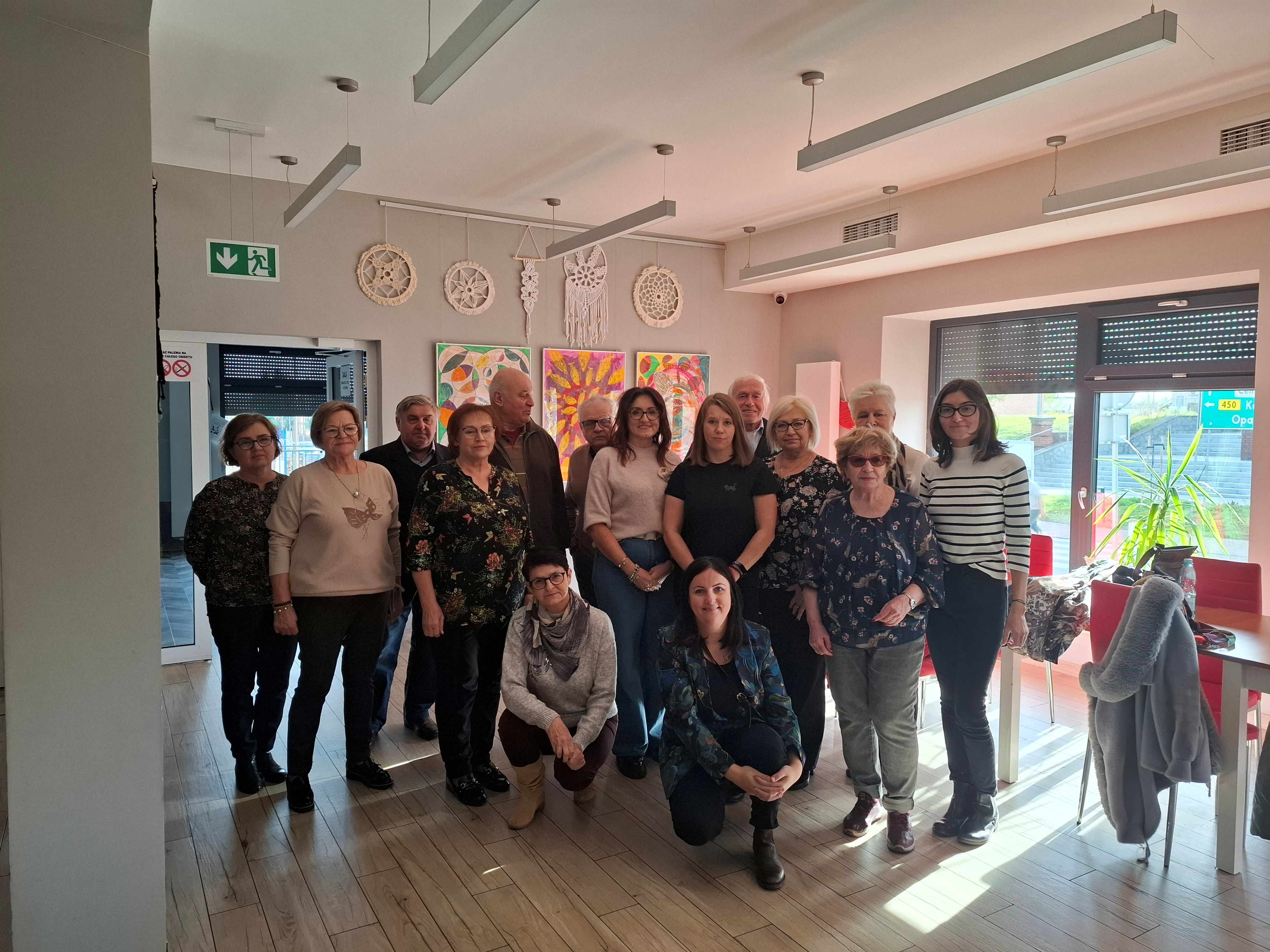 Grupowe zdjęcie uczestników wizyty studyjnej