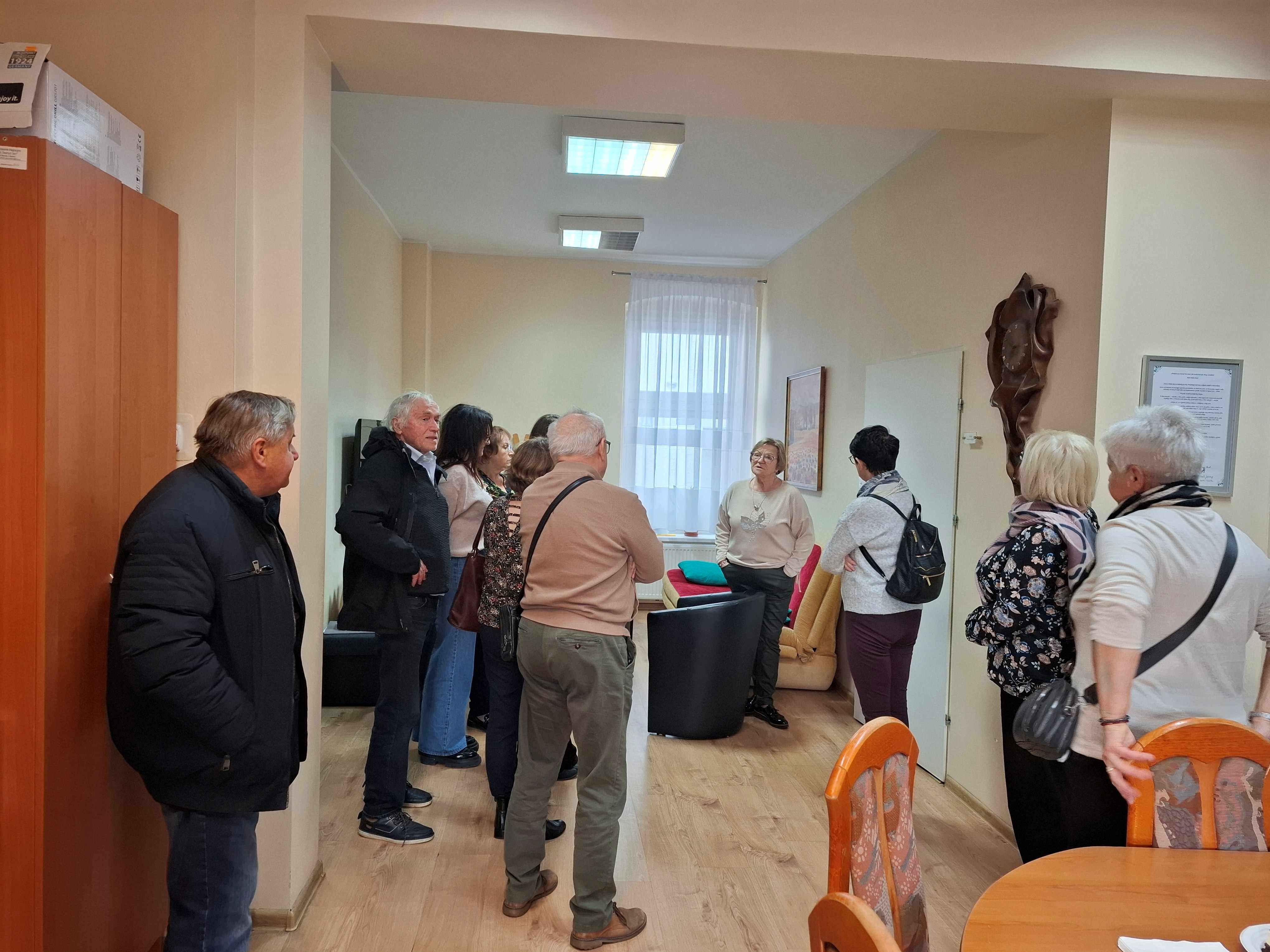 uczestnicy wizyty studyjnej w mieszkaniach treningowych i wspieranych