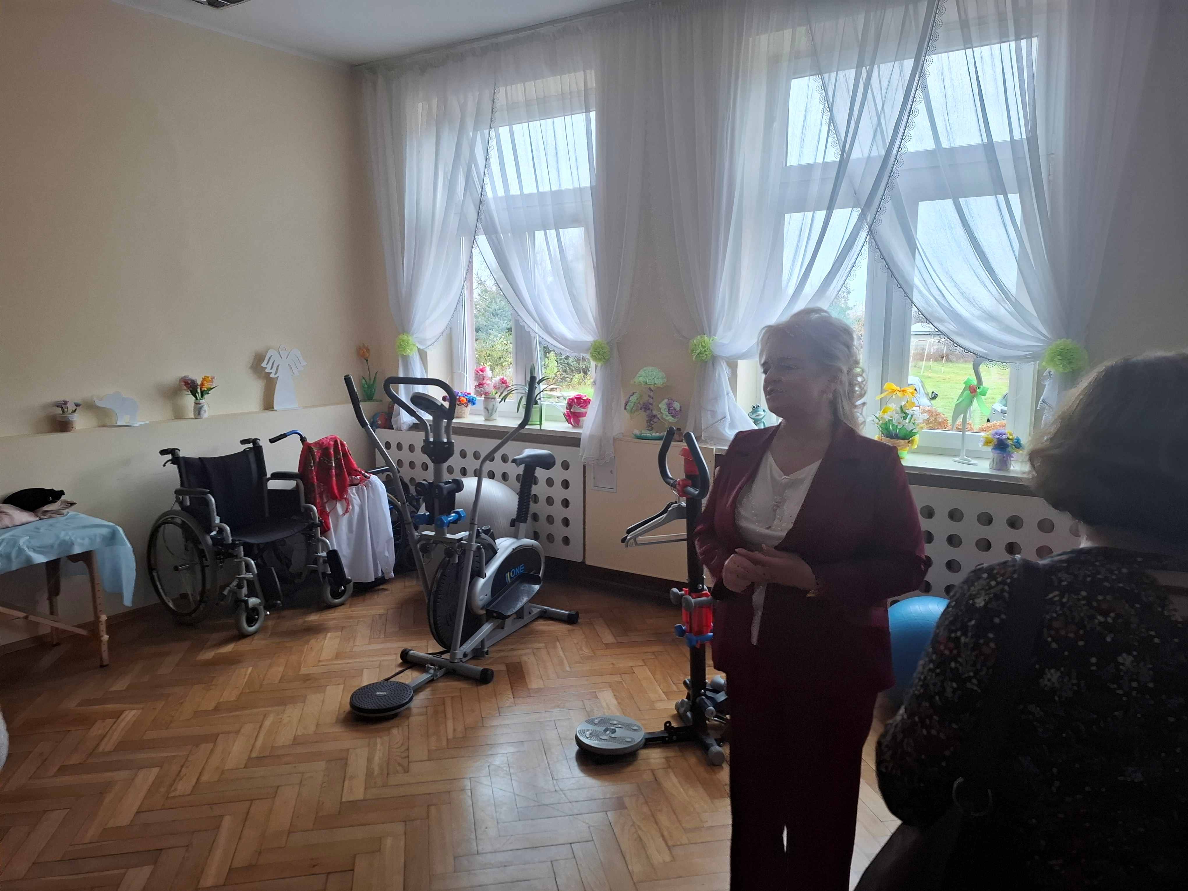 Kierownik MGOPS w Lututowie podczas wizyty studyjnej w DDP w Hucie